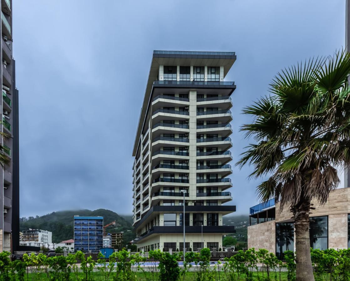 Green Side Apart Hotel Батуми Экстерьер фото