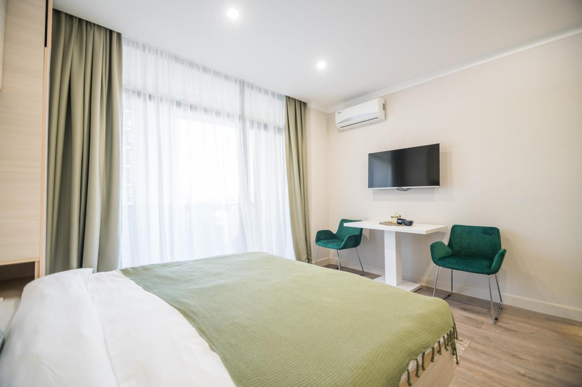 Green Side Apart Hotel Батуми Экстерьер фото