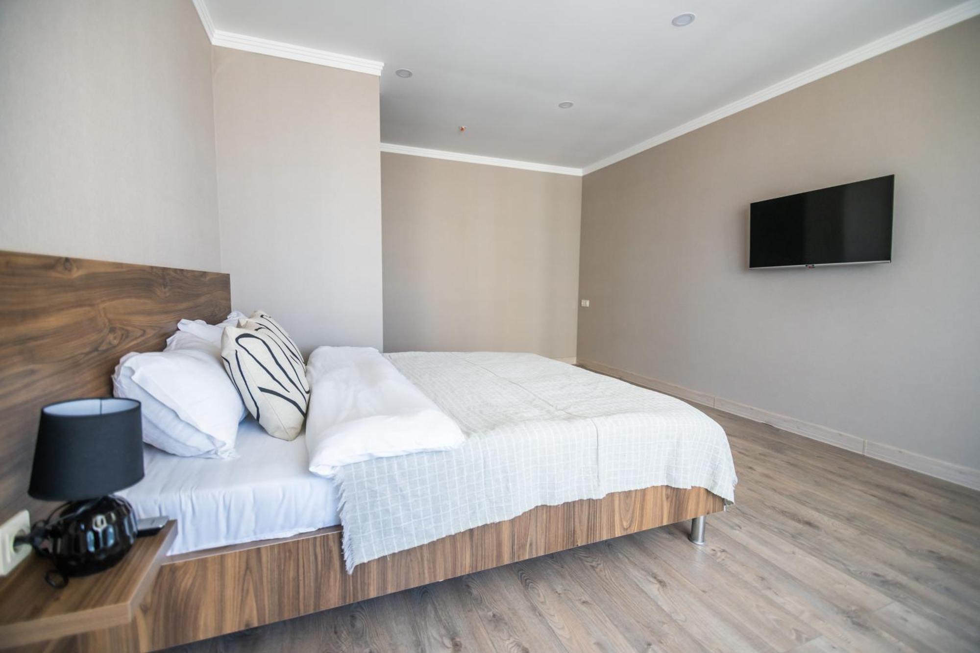 Green Side Apart Hotel Батуми Экстерьер фото