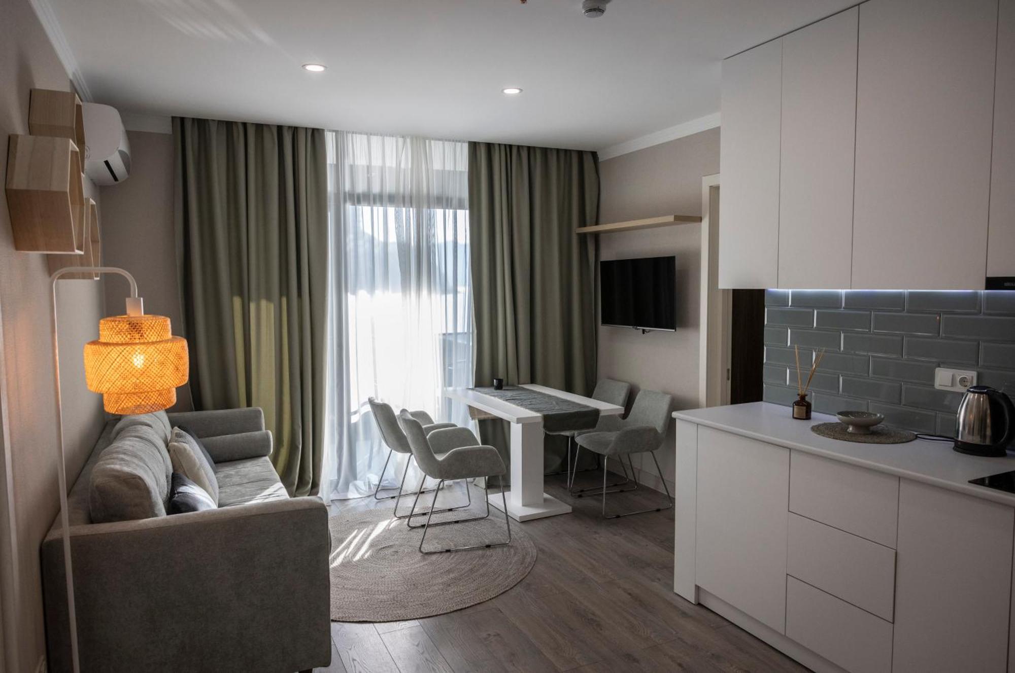 Green Side Apart Hotel Батуми Экстерьер фото