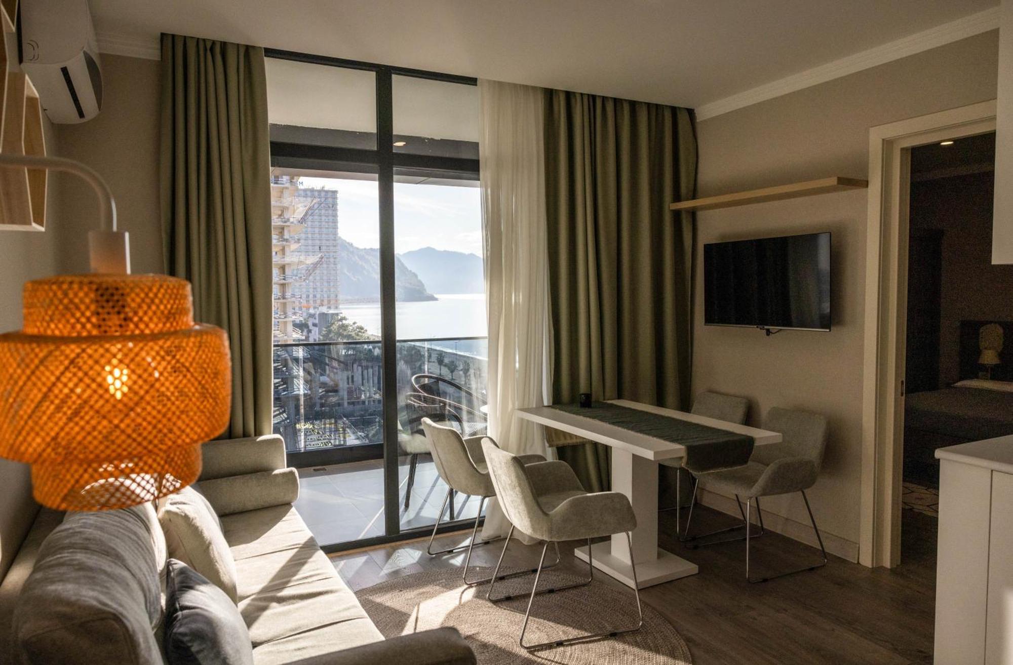 Green Side Apart Hotel Батуми Экстерьер фото