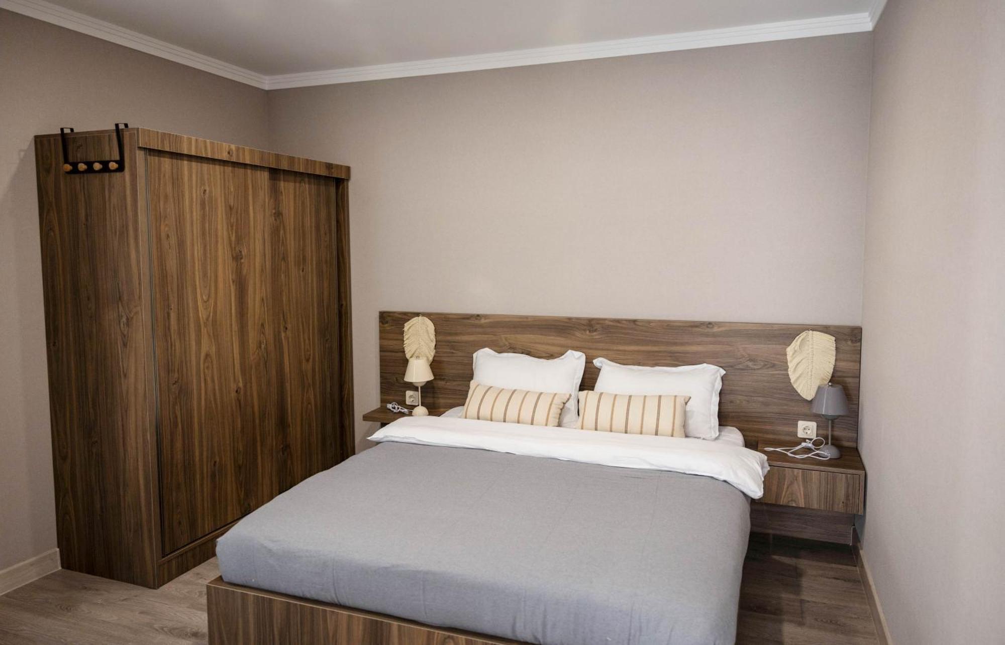 Green Side Apart Hotel Батуми Экстерьер фото