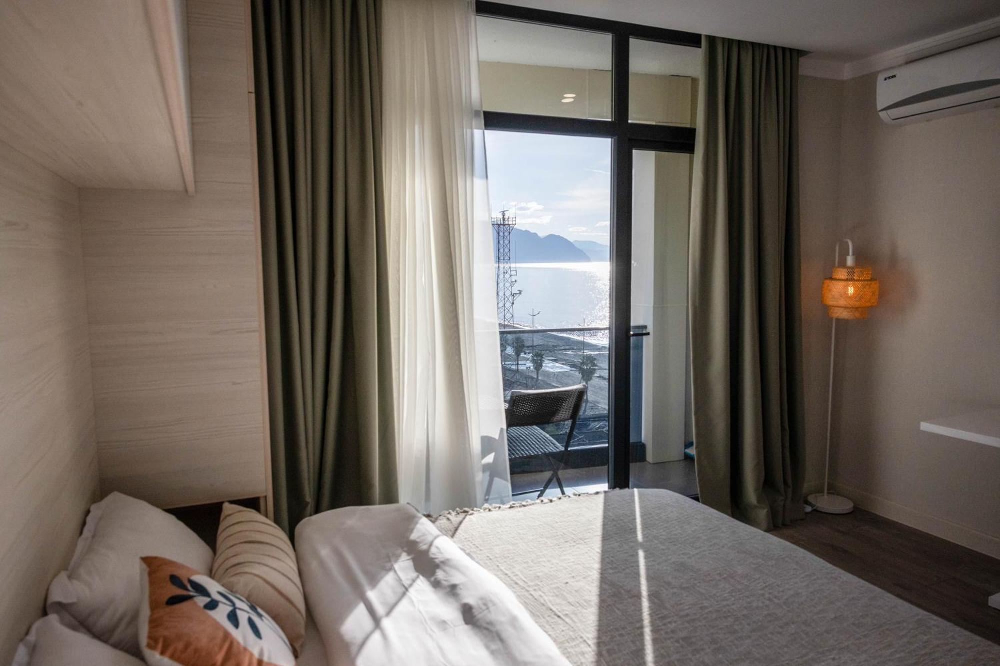 Green Side Apart Hotel Батуми Экстерьер фото